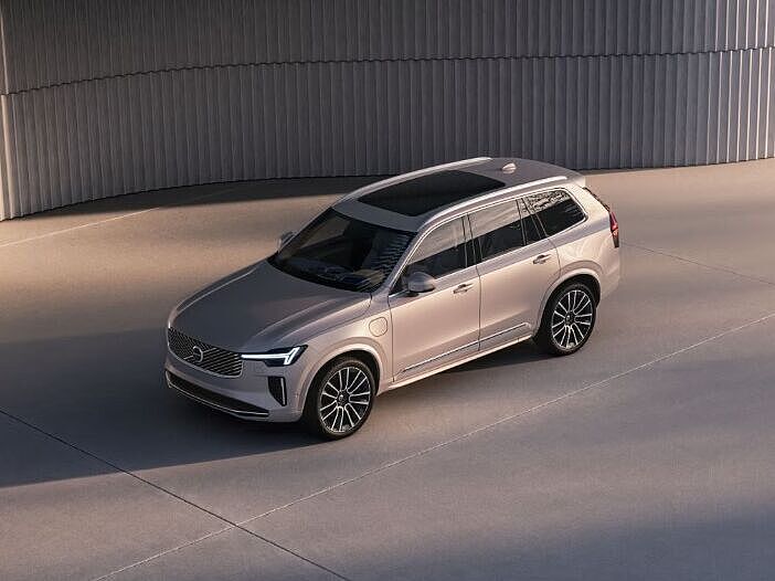 Volvo XC90 leicht von oben aufgenommen